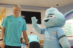 华体会官网-曼城否认哈兰德击打吉祥物头部致员工受伤，员工指控：想掩盖事实