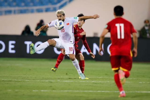 华体会-归化入籍球员赛后各自离队 国足3日凌晨启程回国