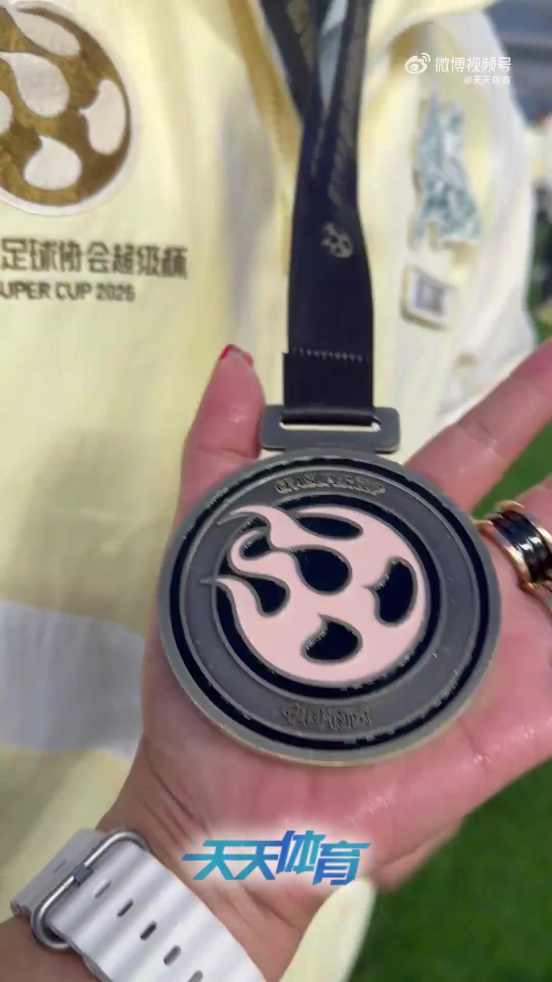 华体会官网-超级杯夺冠赛后，张稀哲赛后：啤酒呢？这不得喷一下