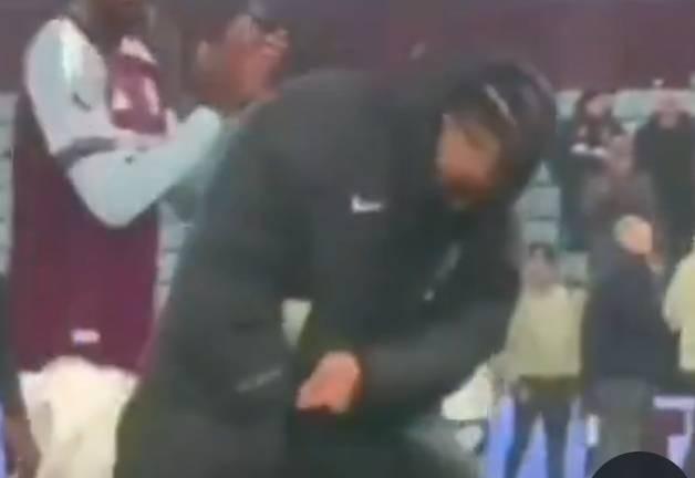 华体会网站-首回合维拉球员在蓝桥庆祝，古斯托今天做出同款动作“报仇”