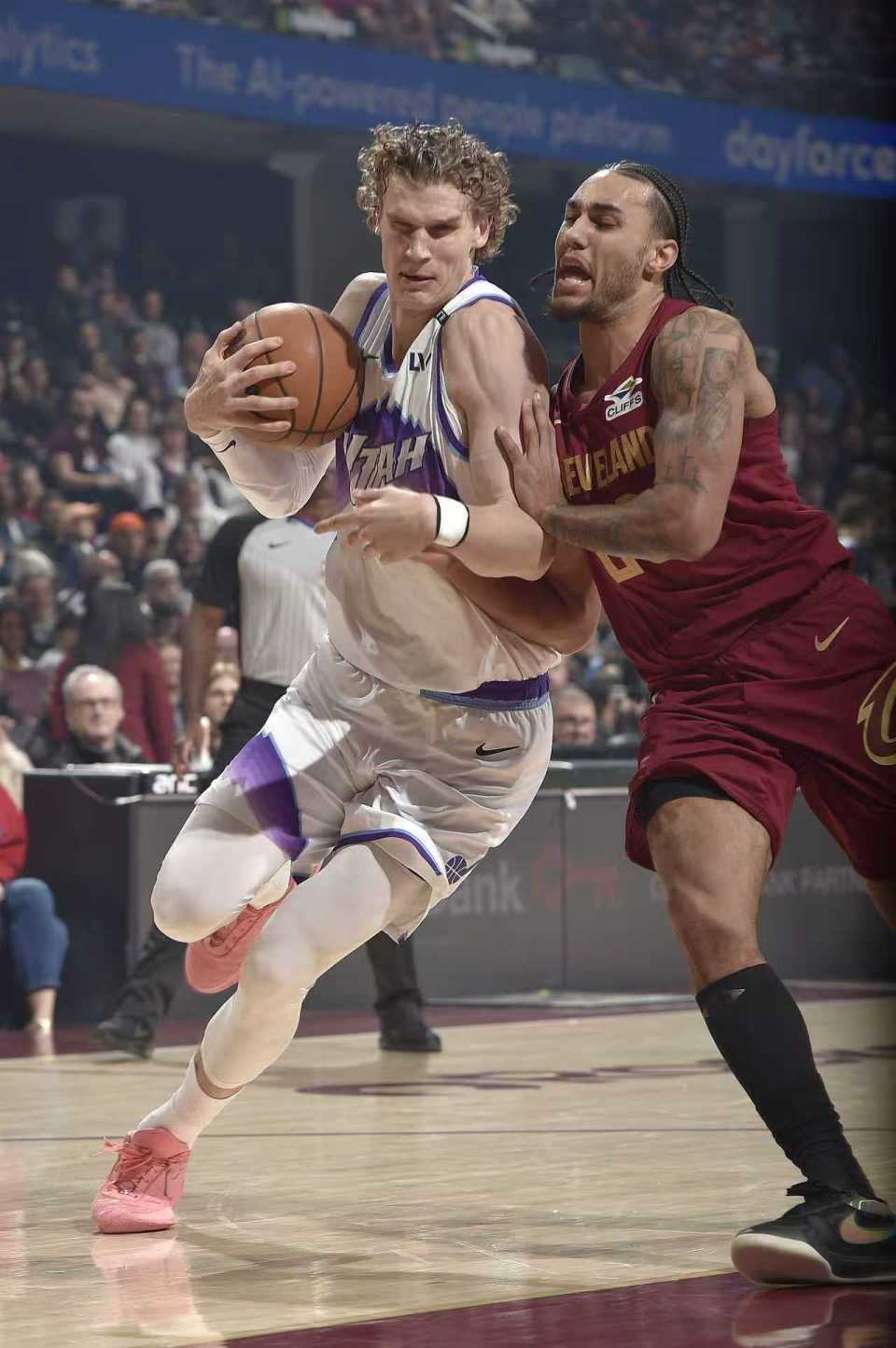 骑士单节轰40-20仍爆冷输爵士 乔治32+9本季10次30+比肩米切尔