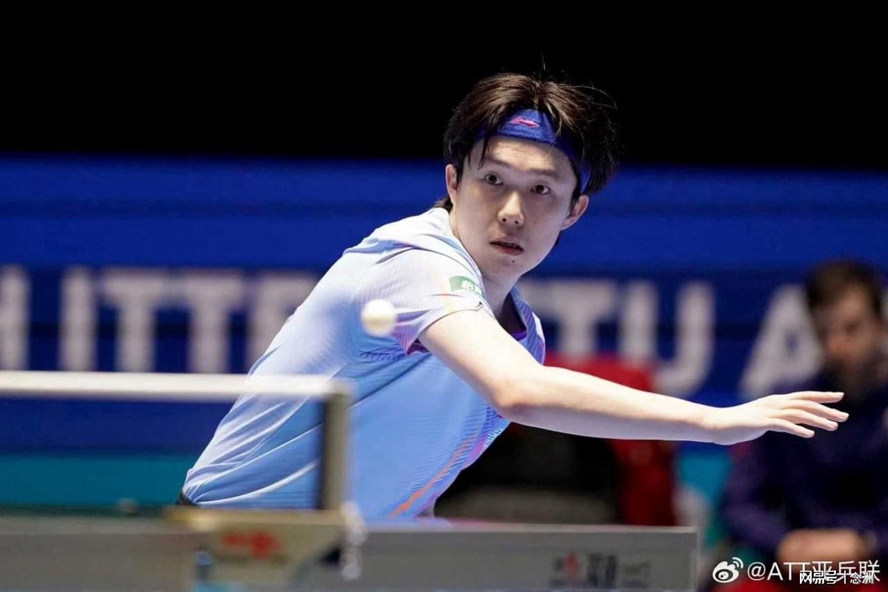 王楚钦2天2次发火！怒斥开闪光灯观众 手指对方：就是你 戴口罩的