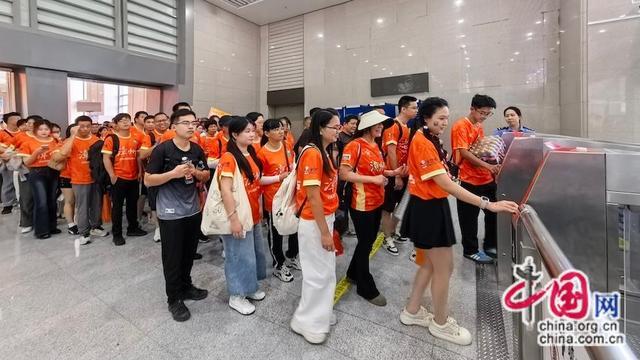 华体会官方-漳州站开行直达南平“闽超”球迷专列(组图)